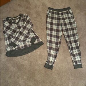 Plaid Women’s Pajamas Set - Gray and White